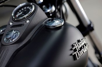 Harley-Davidson Dyna Street Bob Special 2016 - Bild 10 Harley-Davidson Dyna Street Bob Special 2016 - Bild 10