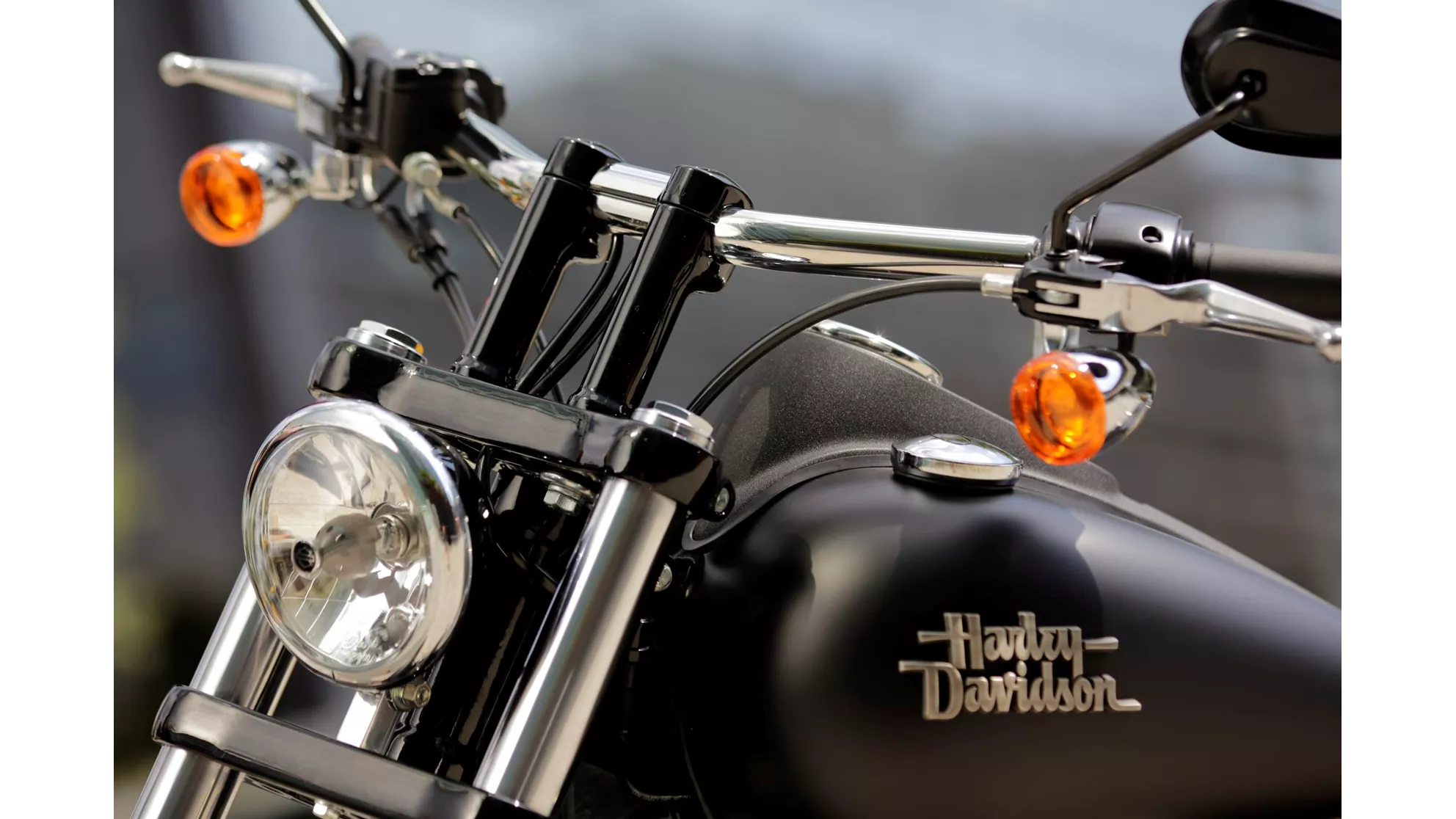 Harley-Davidson Dyna Street Bob Special - Imagem 10