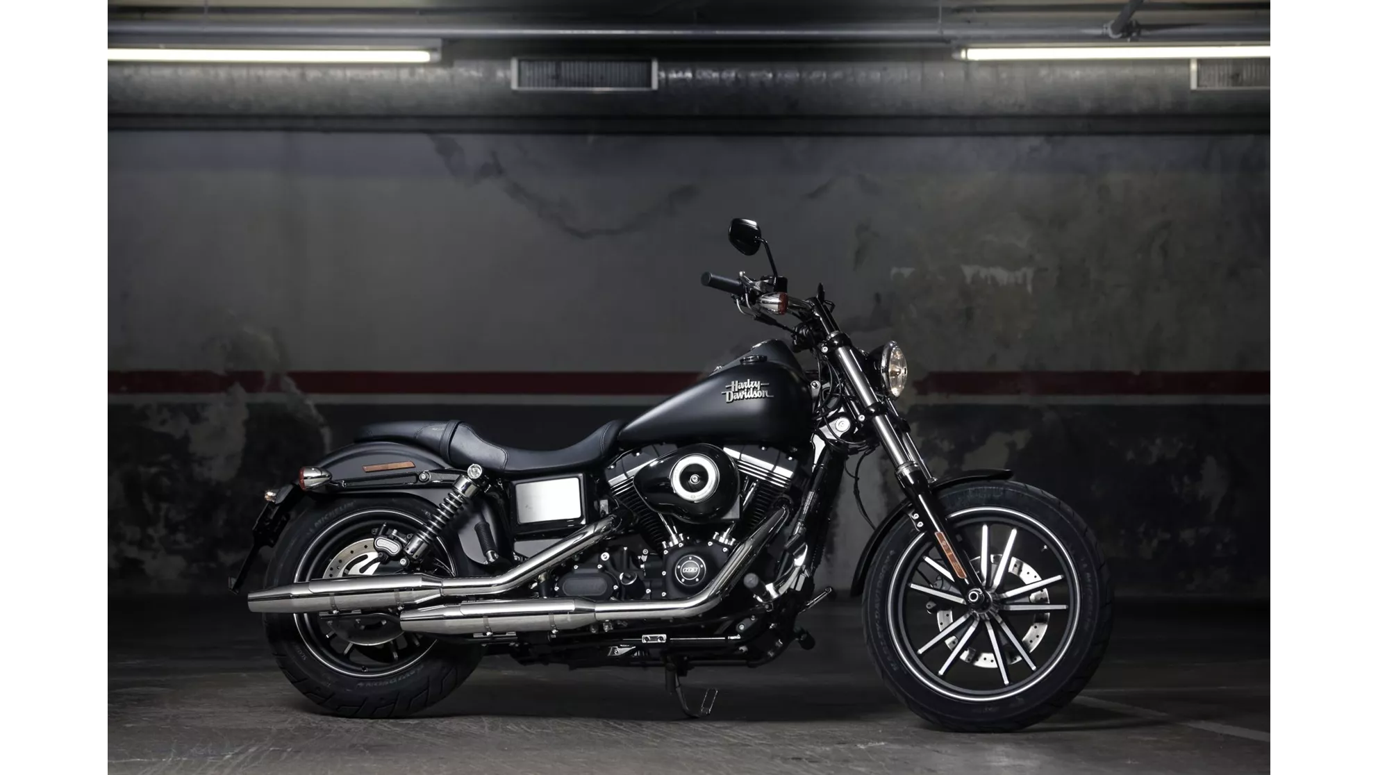 Harley-Davidson Dyna Street Bob Special - Obraz 13