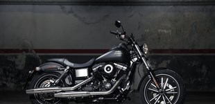 Harley-Davidson Dyna Street Bob Special 2016 vs Indian Chief Bobber Dark Horse 2021