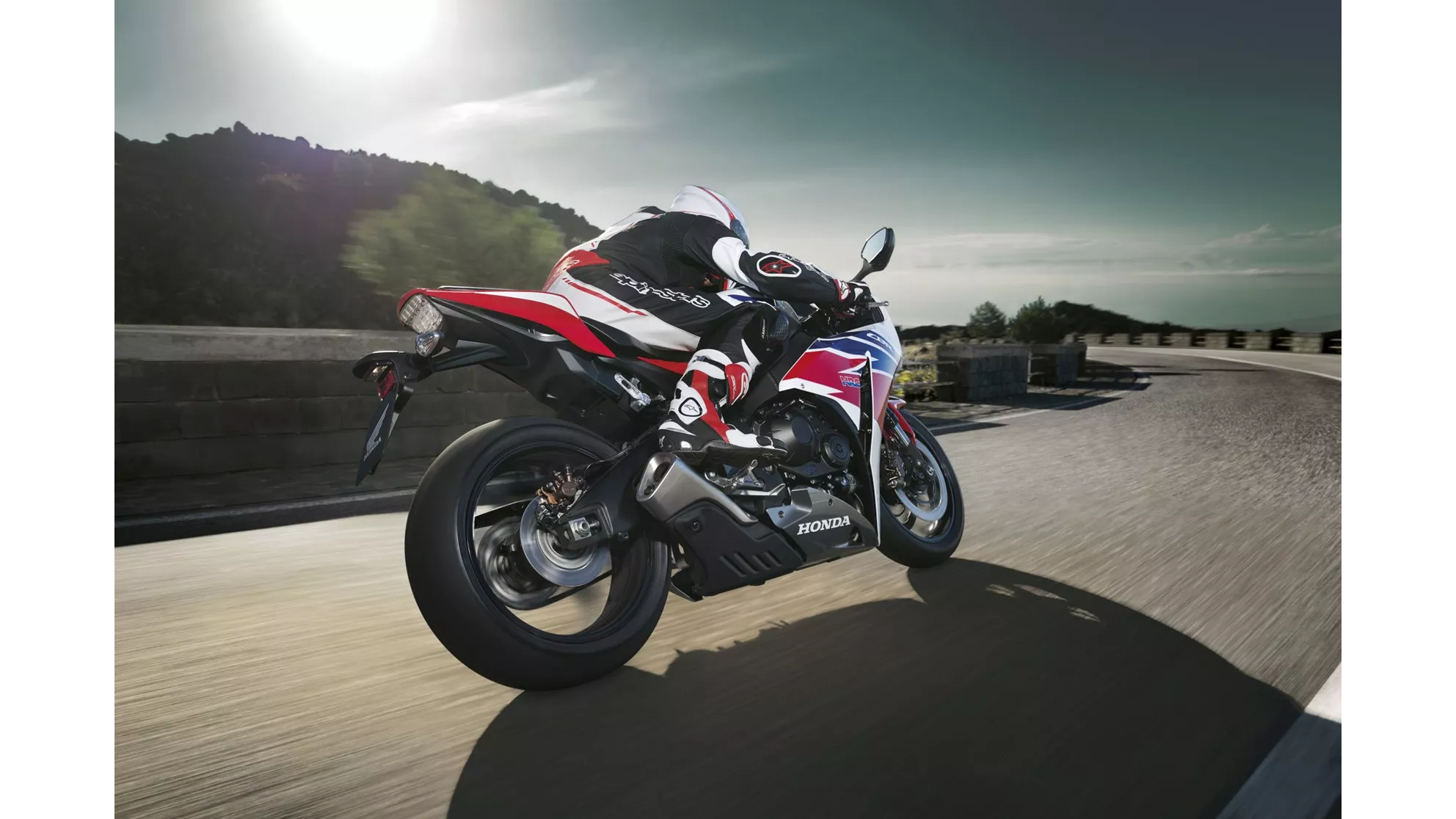 Honda CBR1000RR Fireblade - Image 8 Honda CBR1000RR Fireblade - Image 8