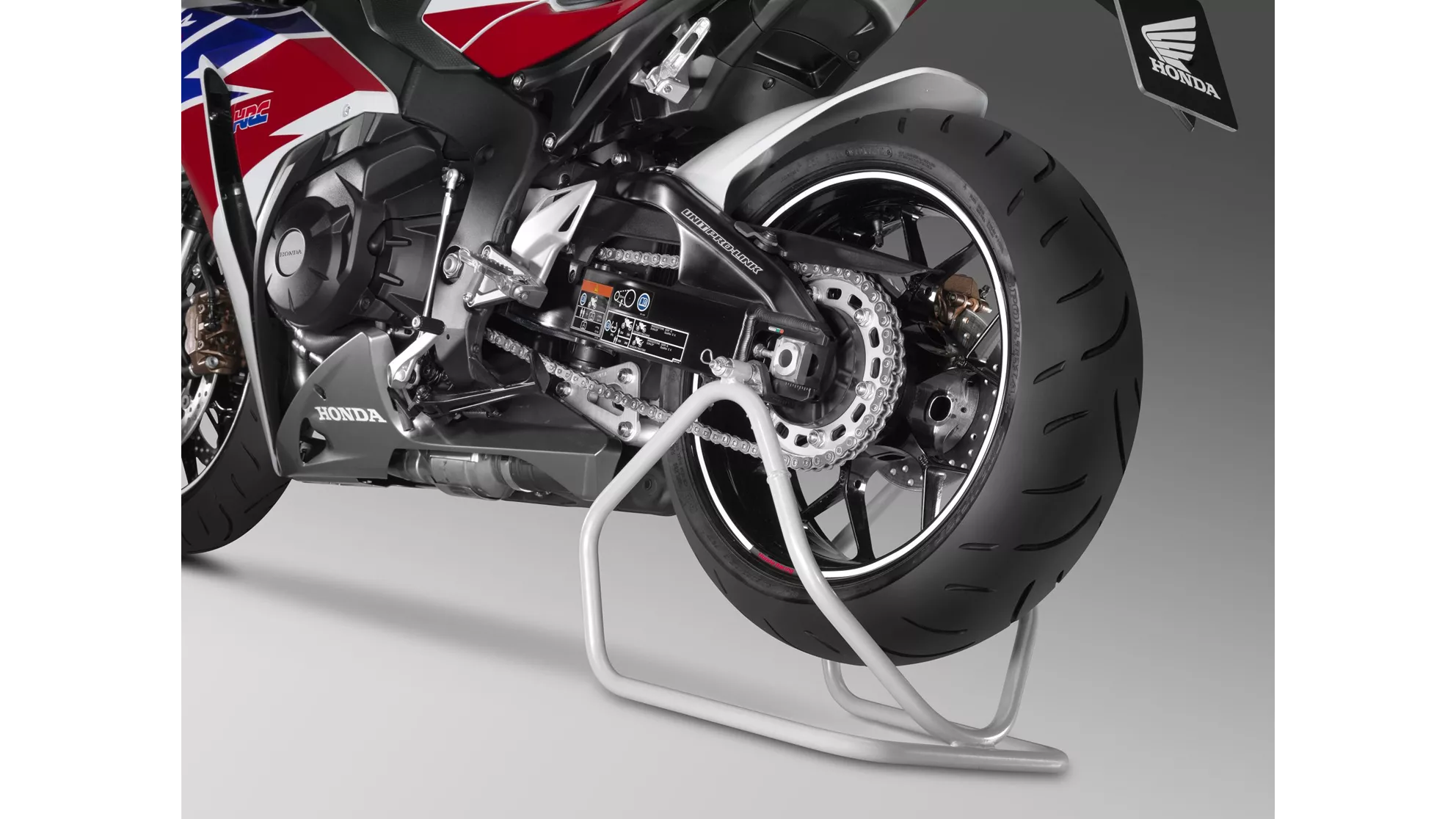 Honda CBR1000RR Fireblade - Image 16 Honda CBR1000RR Fireblade - Image 16