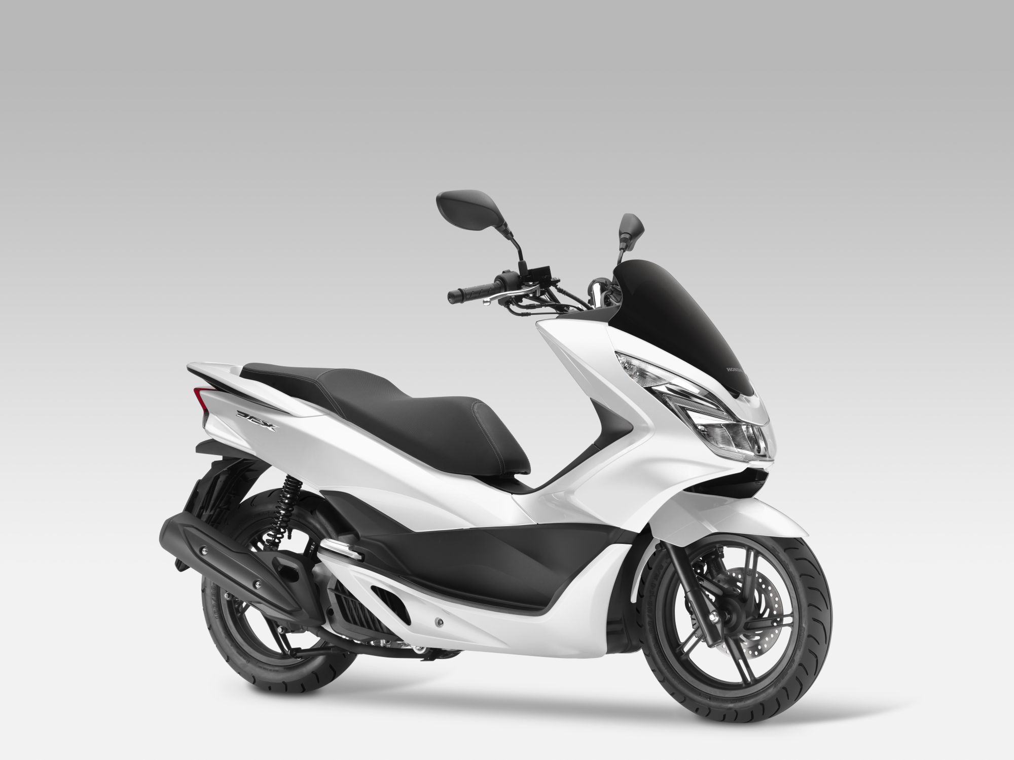 Motorrad Vergleich Honda PCX 125 2016 vs. Honda FES 125 S-Wing 2008