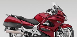 Honda ST 1300 Pan-European 2016 vs Triumph Trophy SE 2017