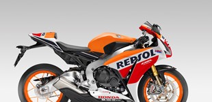 Honda CBR1000RR Fireblade SP 2016 vs Honda CBR1000RR Fireblade 2016