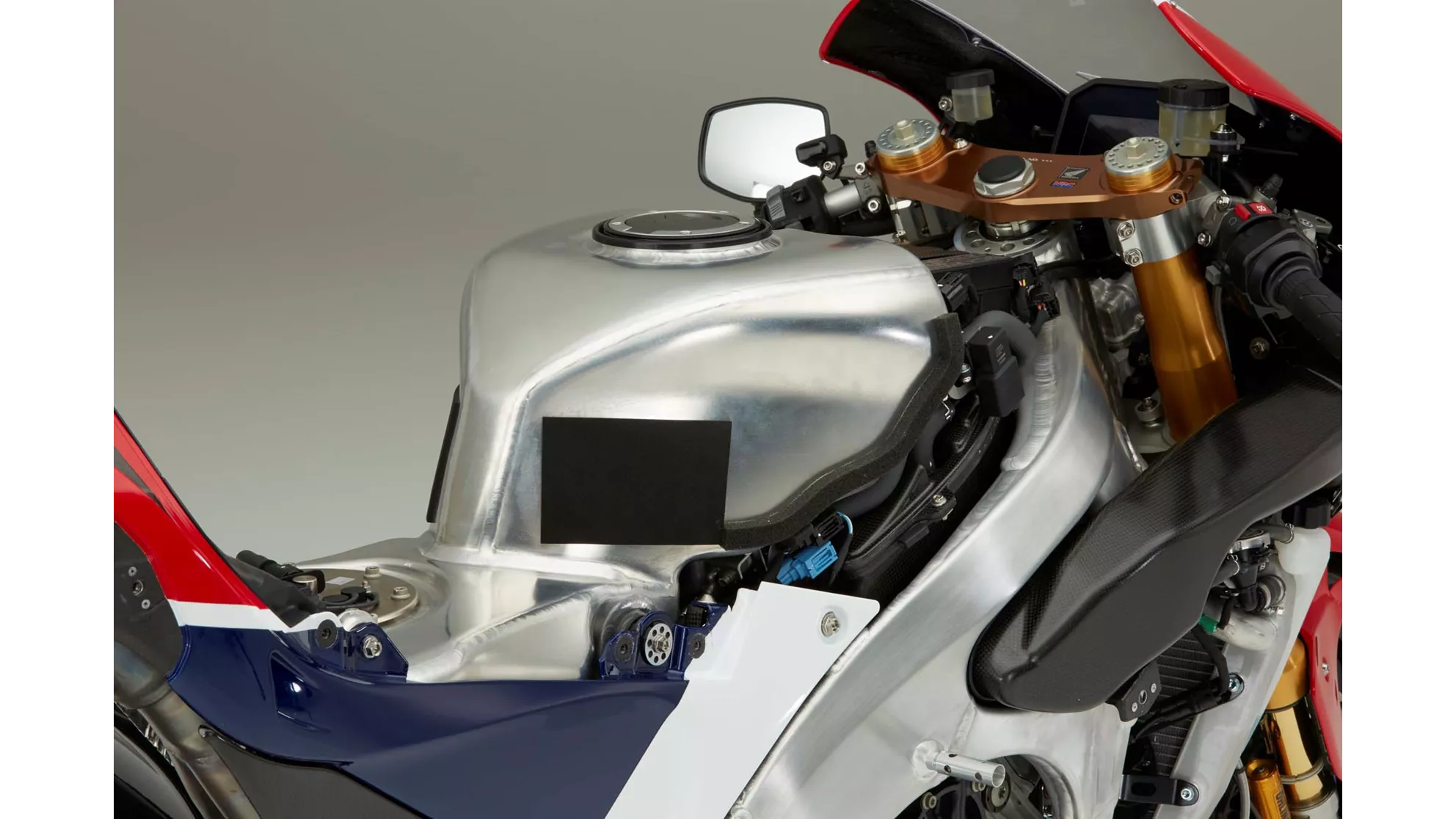 Honda RC 213 V-S - Image 14 Honda RC 213 V-S - Image 14