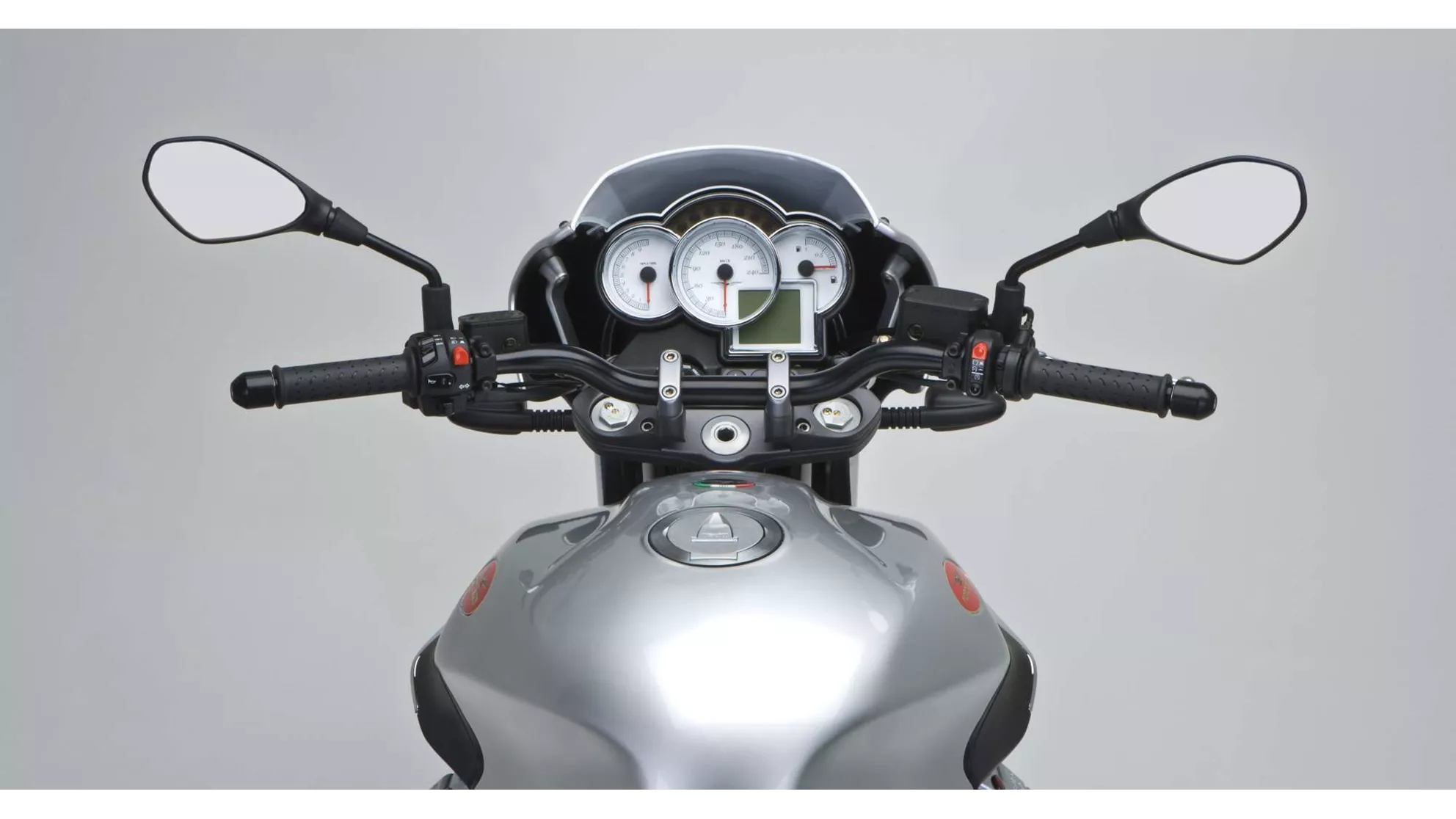 Moto Guzzi 1200 Sport - Image 2 Moto Guzzi 1200 Sport - Image 2