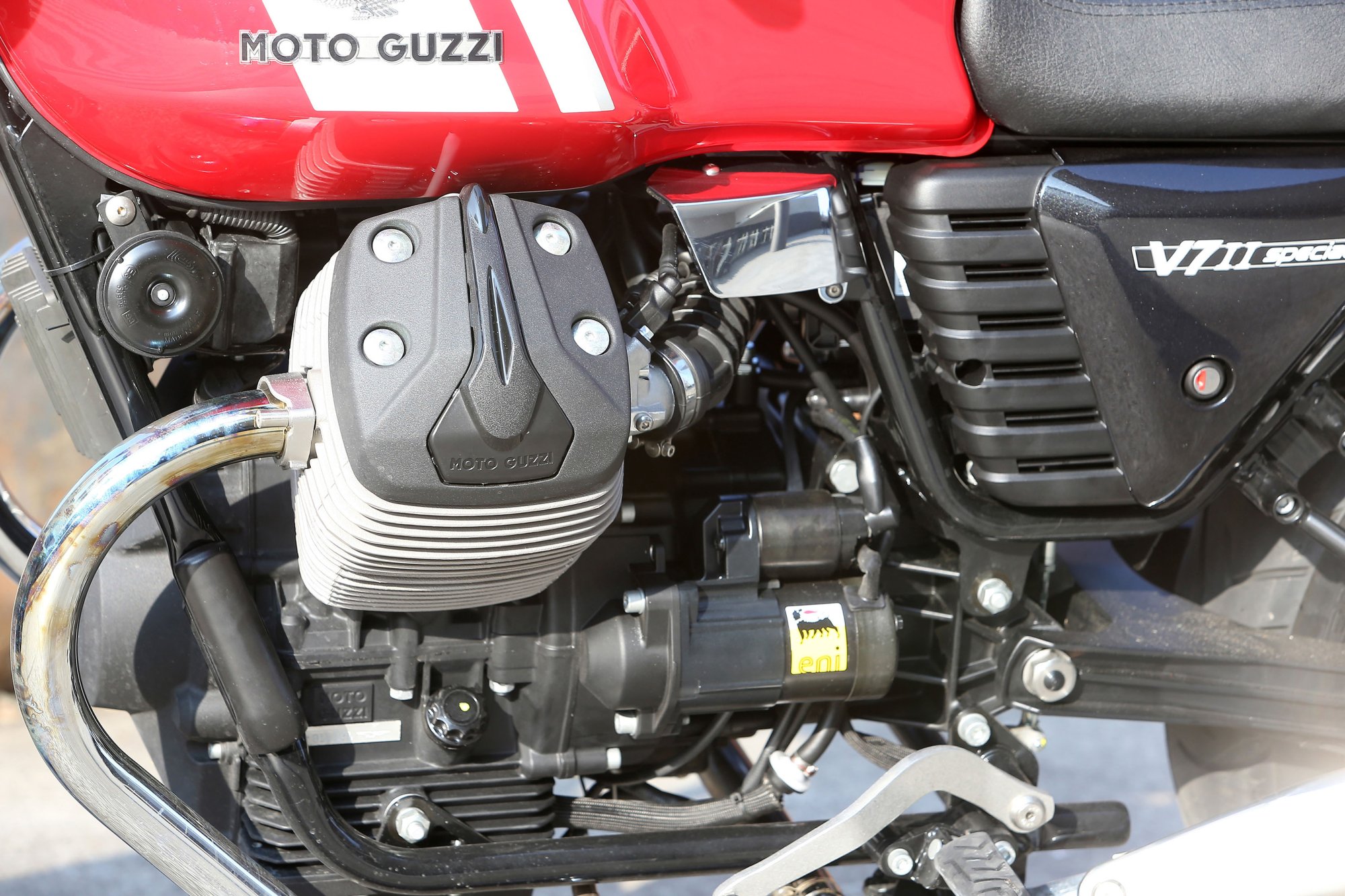 Motorrad Vergleich Moto Guzzi V7 III Stone 2018 vs. Moto Guzzi V7 II ...