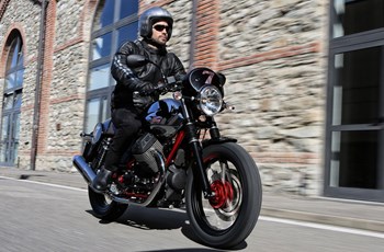 Moto Guzzi V7 II Racer 2016 - Bild 2