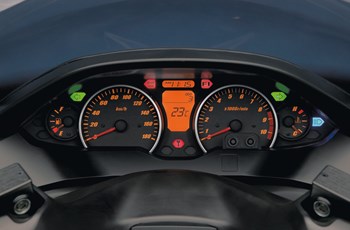 Suzuki Burgman 400 2016 - Bild 3 Suzuki Burgman 400 2016 - Bild 3