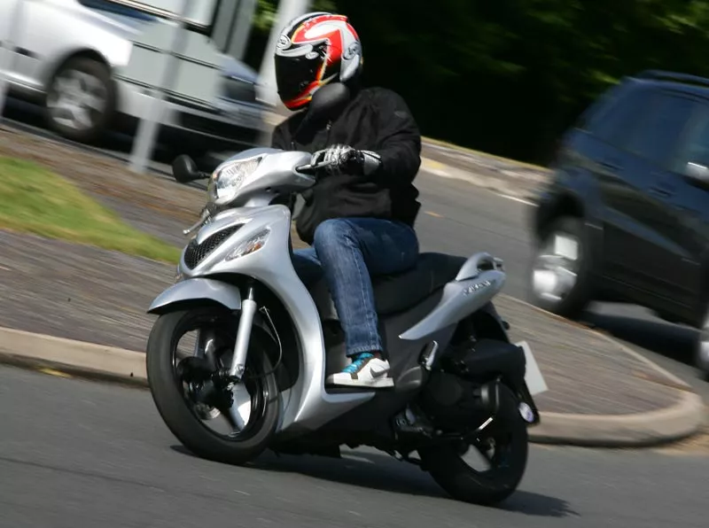 Suzuki UX 125 Sixteen Suzuki UX 125 Sixteen
