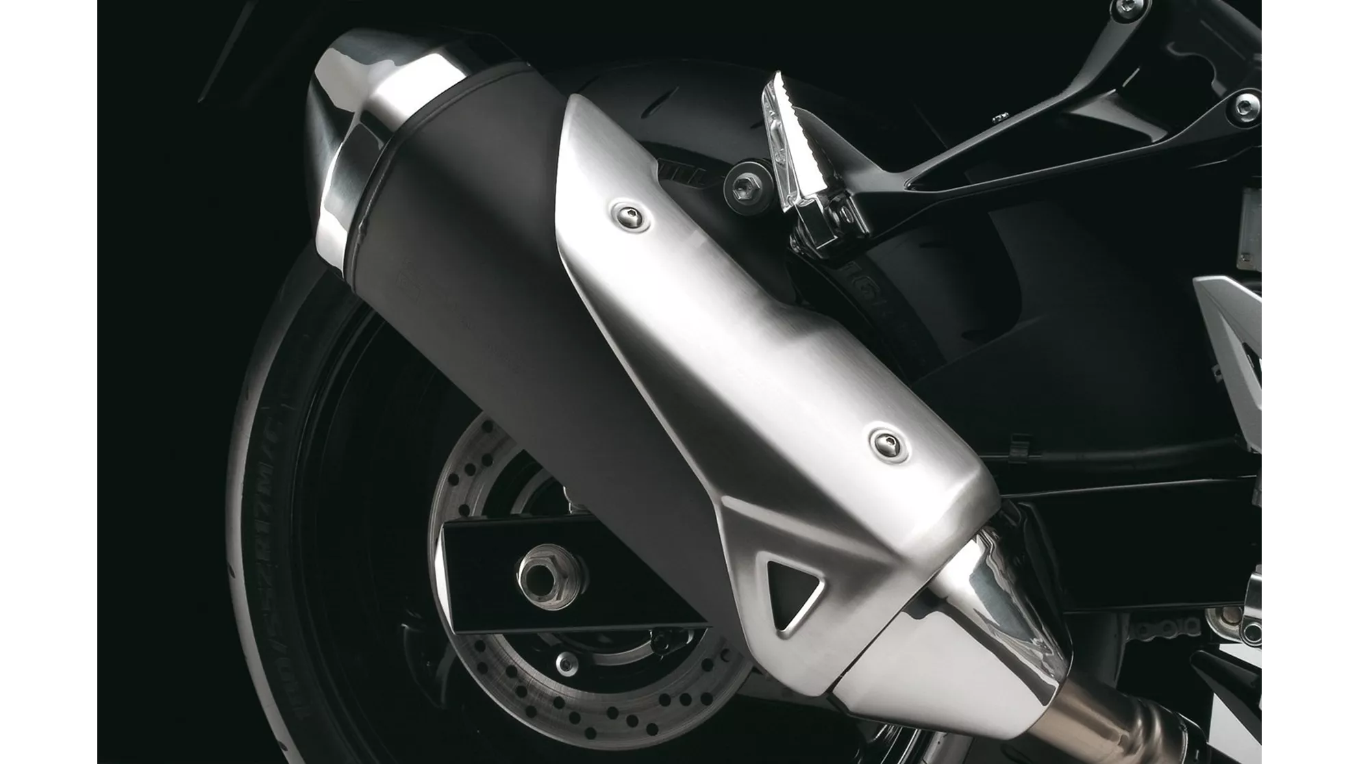 Suzuki GSR 750 - Image 10 Suzuki GSR 750 - Image 10