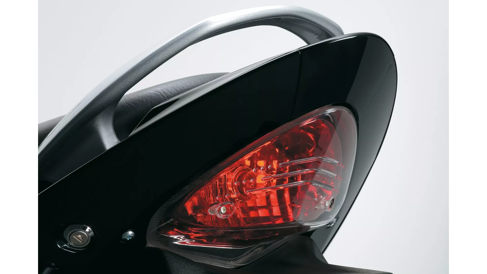 Suzuki GW250 Inazuma - Image 5 Suzuki GW250 Inazuma - Image 5