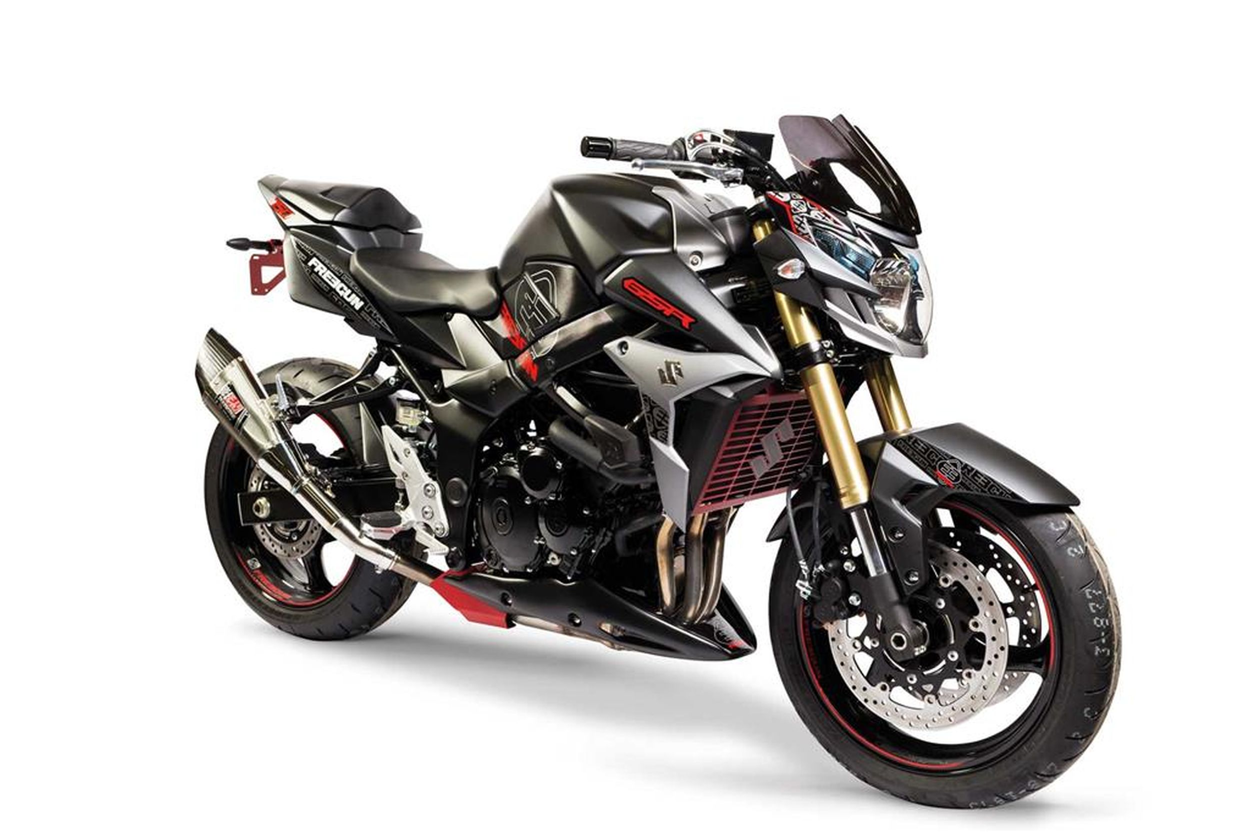 Suzuki GSR 750 Freegun 2016 vs Yamaha YZF-R6 2020