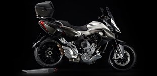 MV Agusta Rivale 800 2015 vs MV Agusta Stradale 800 2016