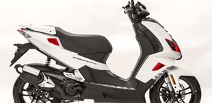 Peugeot Jet Force 50 Iceblade 2009 vs Peugeot Speedfight 3 50 Iceblade 2016