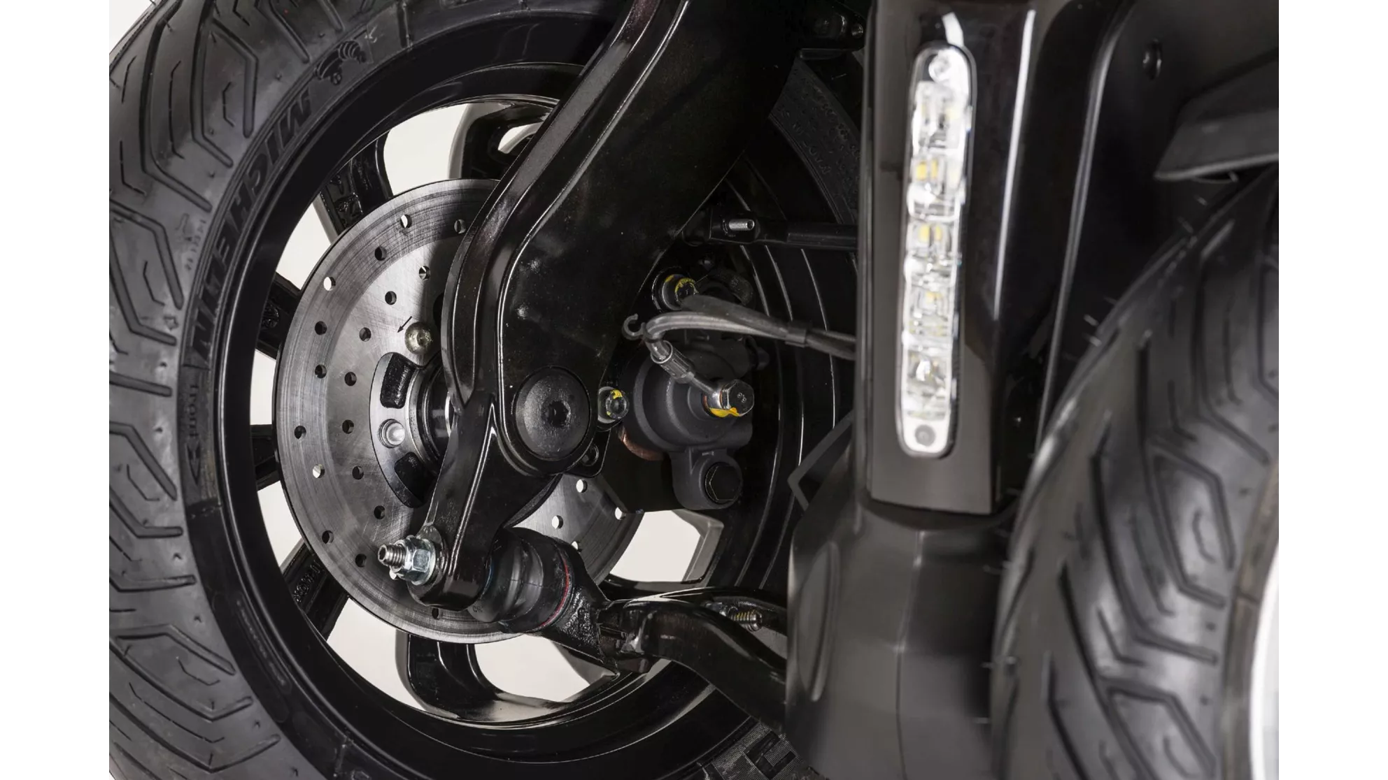 Peugeot Metropolis 400 D-air - Image 1 Peugeot Metropolis 400 D-air - Image 1