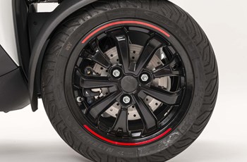 Peugeot Metropolis 400i RS 2016 - Bild 10 Peugeot Metropolis 400i RS 2016 - Bild 10