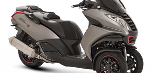 Piaggio MP3 500ie LT Sport 2018 vs Peugeot Metropolis 400i RS 2016