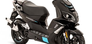 Peugeot Speedfight 4 50 Darkside 2016 vs Peugeot Speedfight 2 50 RCup LC 2009