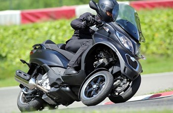 Piaggio MP3 500ie LT Sport 2016 - Bild 10 Piaggio MP3 500ie LT Sport 2016 - Bild 10