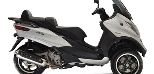 Piaggio MP3 300 ie Business 2015 vs Piaggio MP3 500ie LT Sport 2016