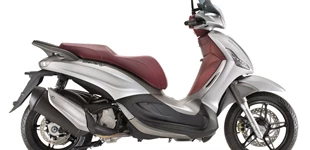 Piaggio Beverly 350ie Sport Touring 2016 vs Sym Joymax Z+ 300i 2019 Piaggio Beverly 350ie Sport Touring 2016 vs Sym Joymax Z+ 300i 2019