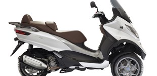 Piaggio MP3 300 ie Business 2016 vs Piaggio MP3 300 Sport 2023