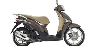 Piaggio Liberty 150 2016 vs Piaggio Medley S 125 ie IGET 2019