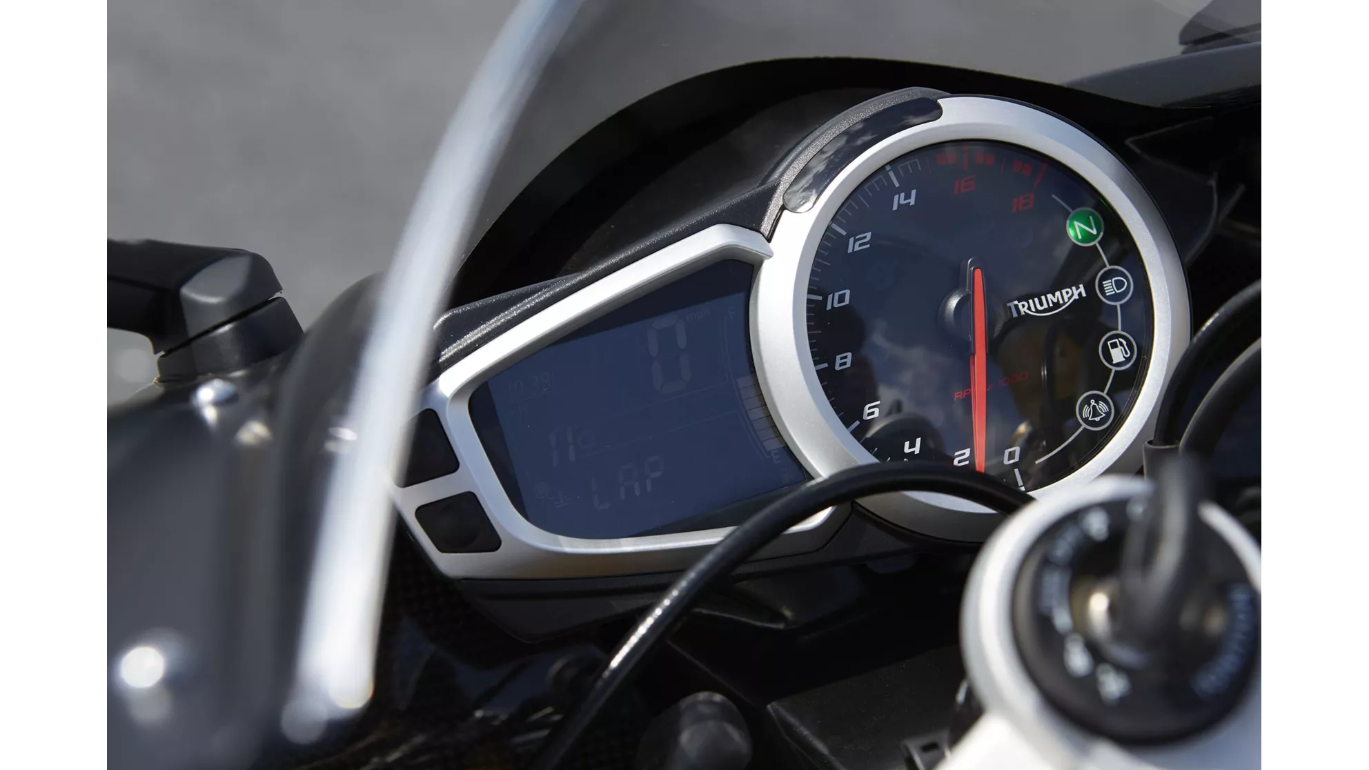 Triumph Daytona 675 R - Image 11 Triumph Daytona 675 R - Image 11