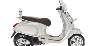 Vespa Primavera 125 i.e. 3V Touring 2016 vs Vespa GTS 125 iGET 2021