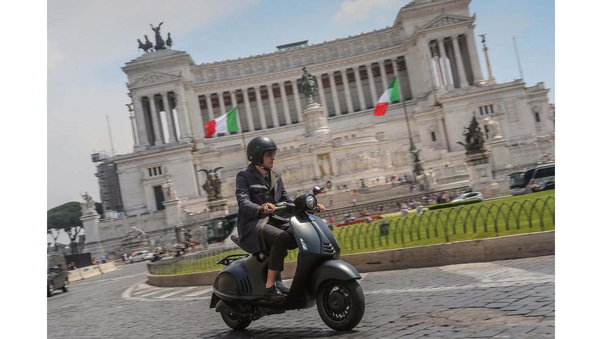 Vespa 946 125ie 3V EMPORIO ARMANI - Image 19 Vespa 946 125ie 3V EMPORIO ARMANI - Image 19