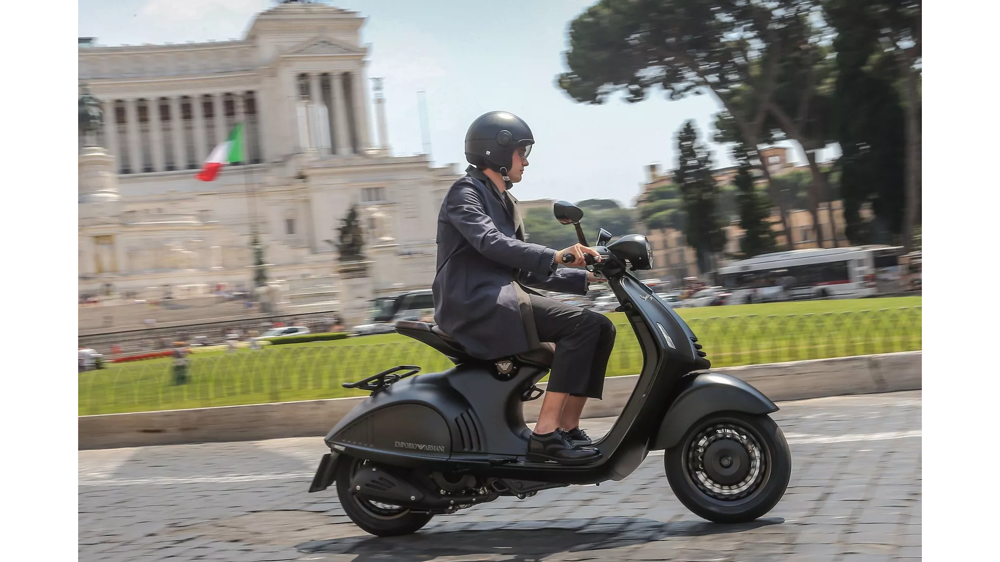 Vespa 946 125ie 3V EMPORIO ARMANI - Image 20 Vespa 946 125ie 3V EMPORIO ARMANI - Image 20