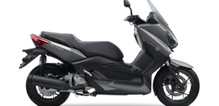 Yamaha T-MAX 530 ABS 2016 vs Yamaha X-Max 250 2016