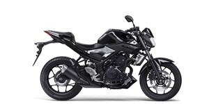 Yamaha R1 World GP 60th Anniversary 2022 vs Yamaha MT-03 2016