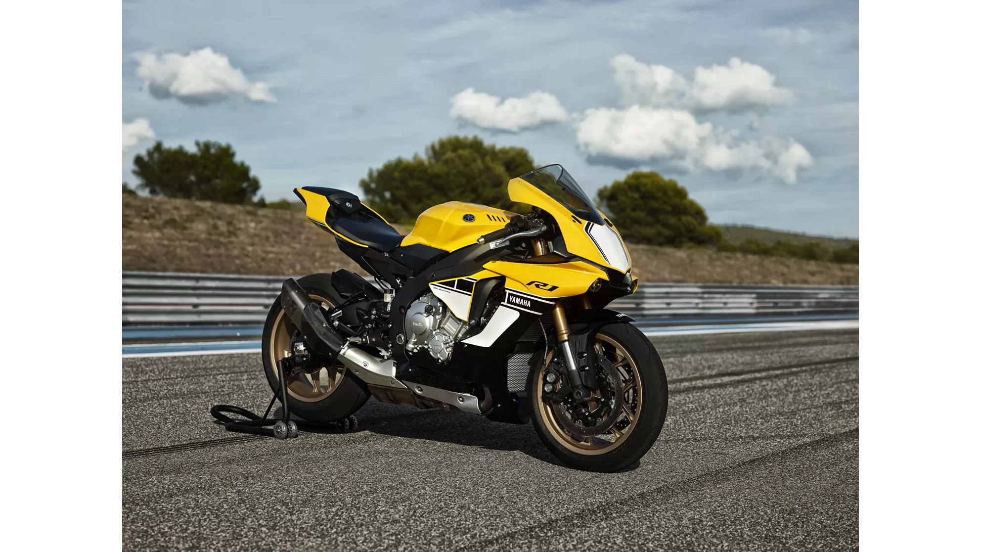 Yamaha R1 - Image 16 Yamaha R1 - Image 16