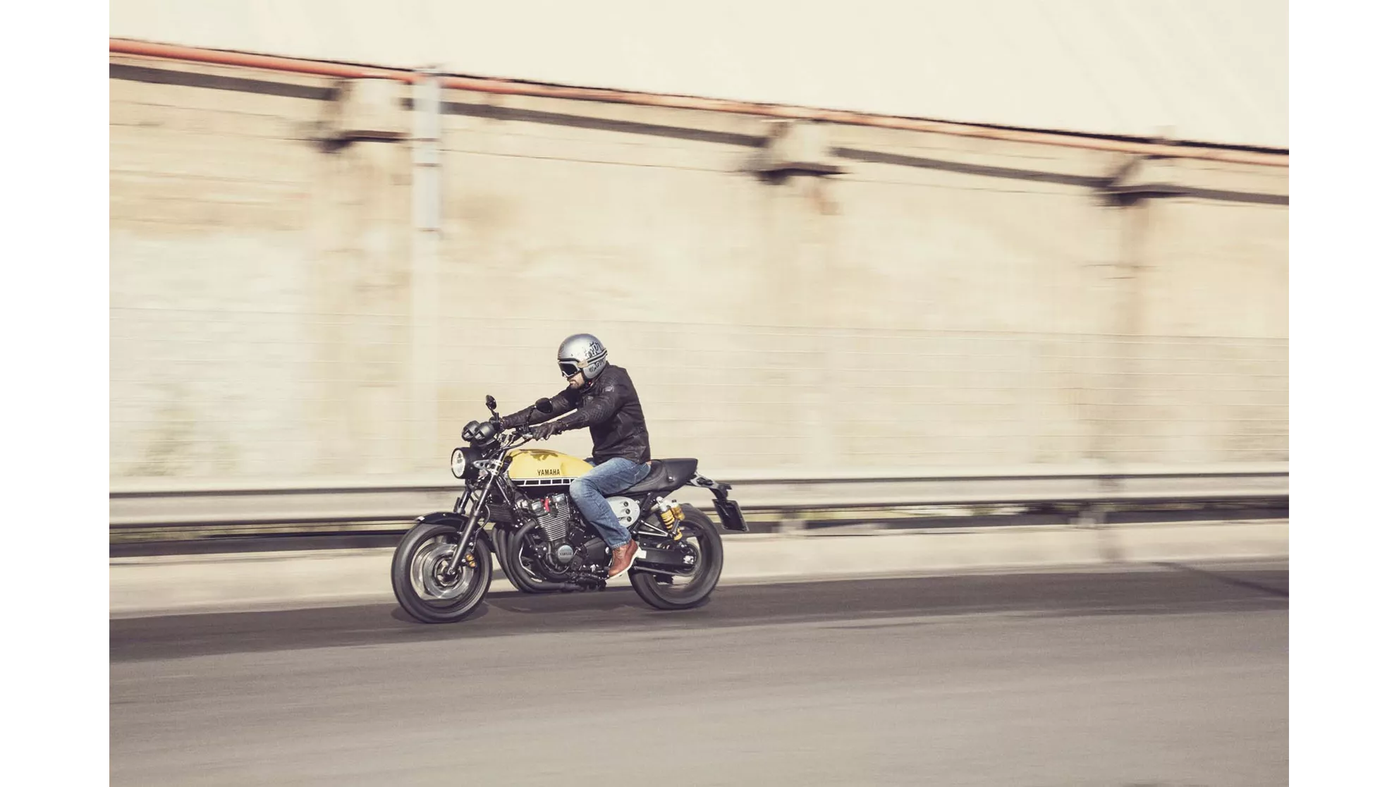Yamaha XJR 1300 - Image 1 Yamaha XJR 1300 - Image 1