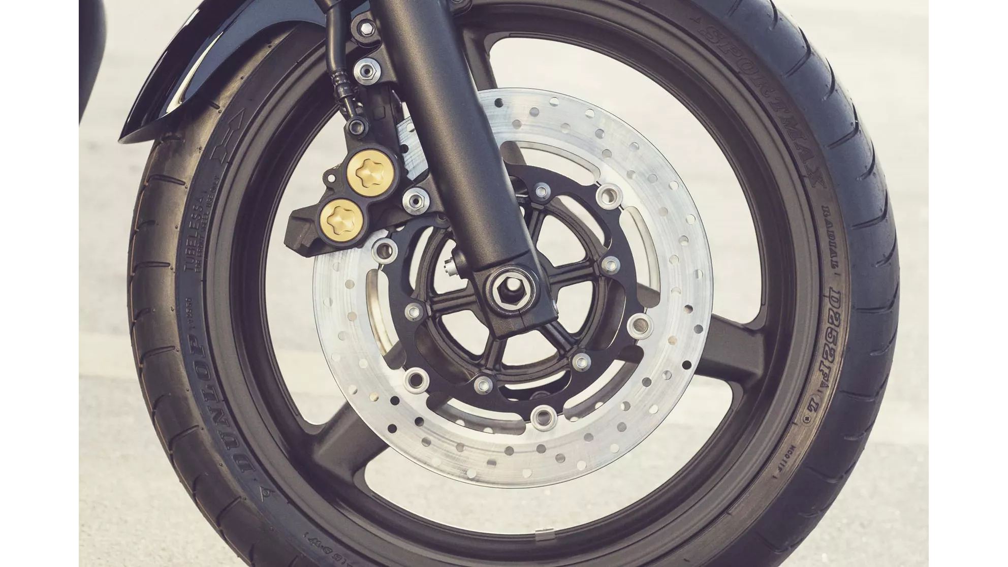 Yamaha XJR 1300 - Image 10 Yamaha XJR 1300 - Image 10
