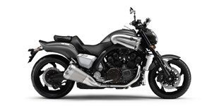 Yamaha V-MAX 2016 vs Honda GL 1800 Goldwing 2013