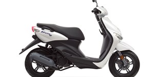 Yamaha NEOs 4Takt 2016 vs SWM SM 125 R 2023