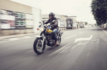 Yamaha SR 400 2016 - Bild 2 Yamaha SR 400 2016 - Bild 2