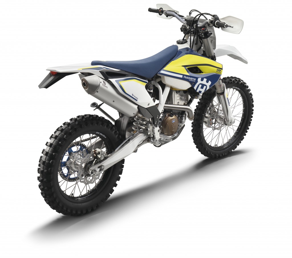 Motorrad Vergleich Husqvarna FE 350 2016 vs. KTM 350 EXCF SIX DAYS 2021