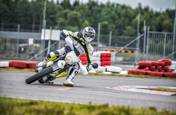 Husqvarna 701 Supermoto 2016 - Bild 2 Husqvarna 701 Supermoto 2016 - Bild 2