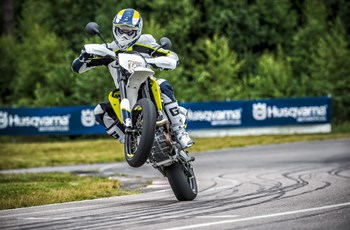 Husqvarna 701 Supermoto 2016 - Bild 3 Husqvarna 701 Supermoto 2016 - Bild 3