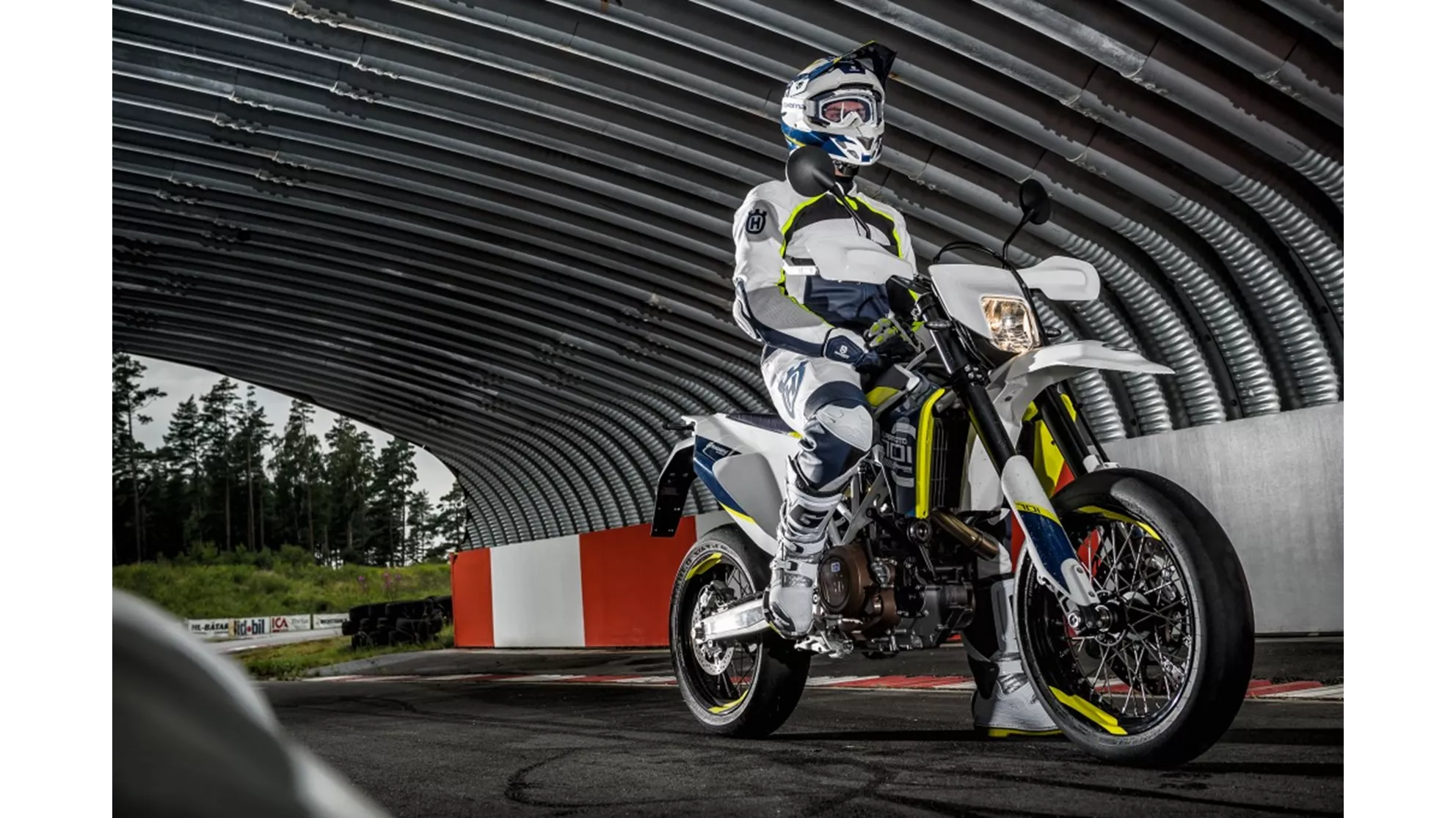 Husqvarna 701 Supermoto - Image 11 Husqvarna 701 Supermoto - Image 11