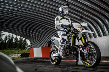 Husqvarna 701 Supermoto 2016 - Bild 14 Husqvarna 701 Supermoto 2016 - Bild 14