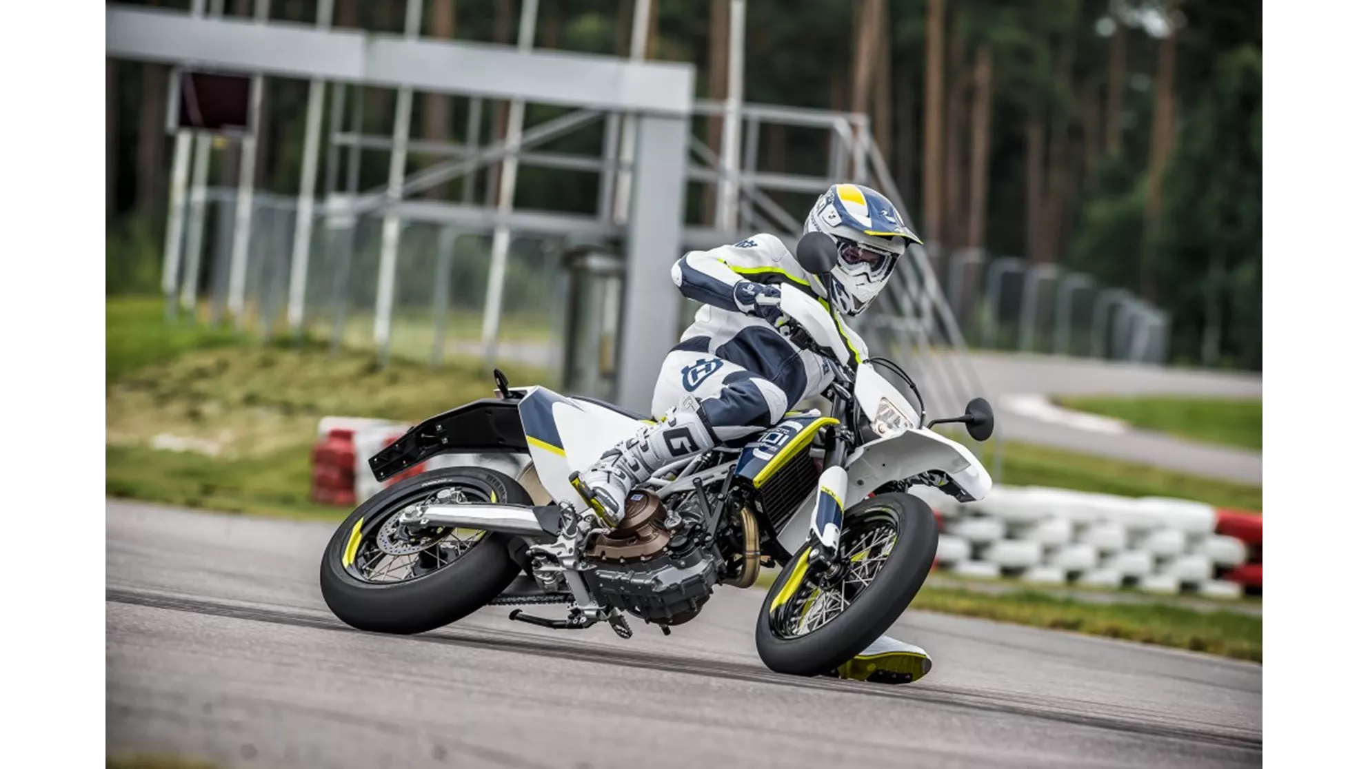 Husqvarna 701 Supermoto - Image 22 Husqvarna 701 Supermoto - Image 22