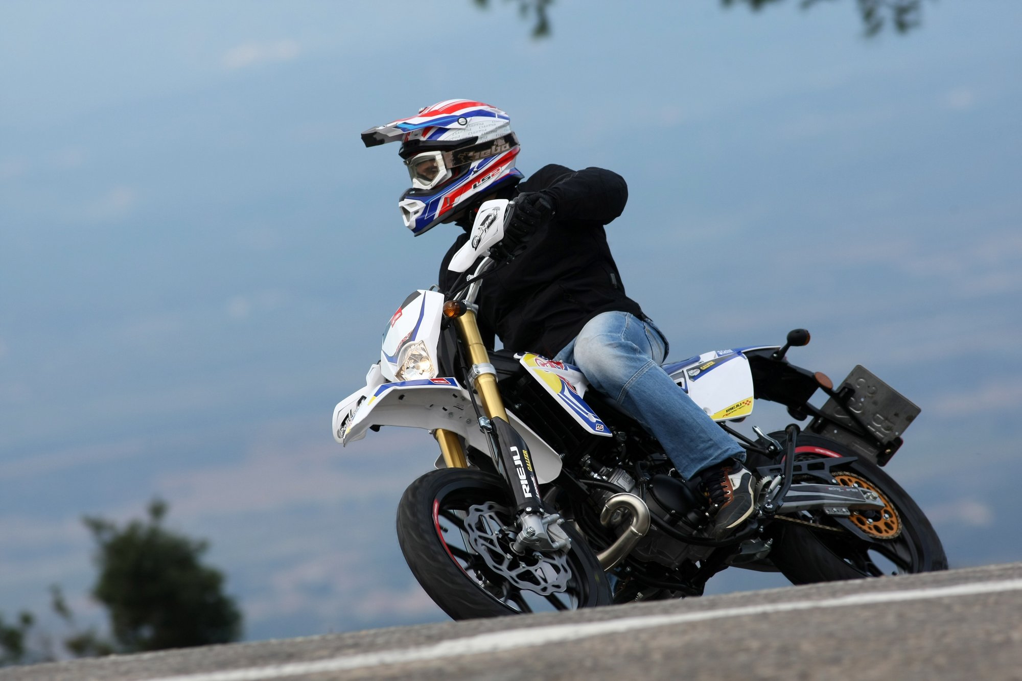 Motorrad Vergleich Beta RR 50 Motard 2023 vs. Rieju MRT Freejump 50 ...