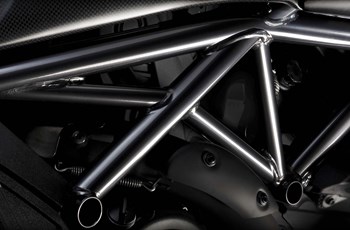 Ducati Diavel Carbon 2016 - Bild 3