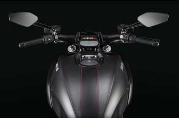Ducati Diavel Carbon 2016 - Bild 5